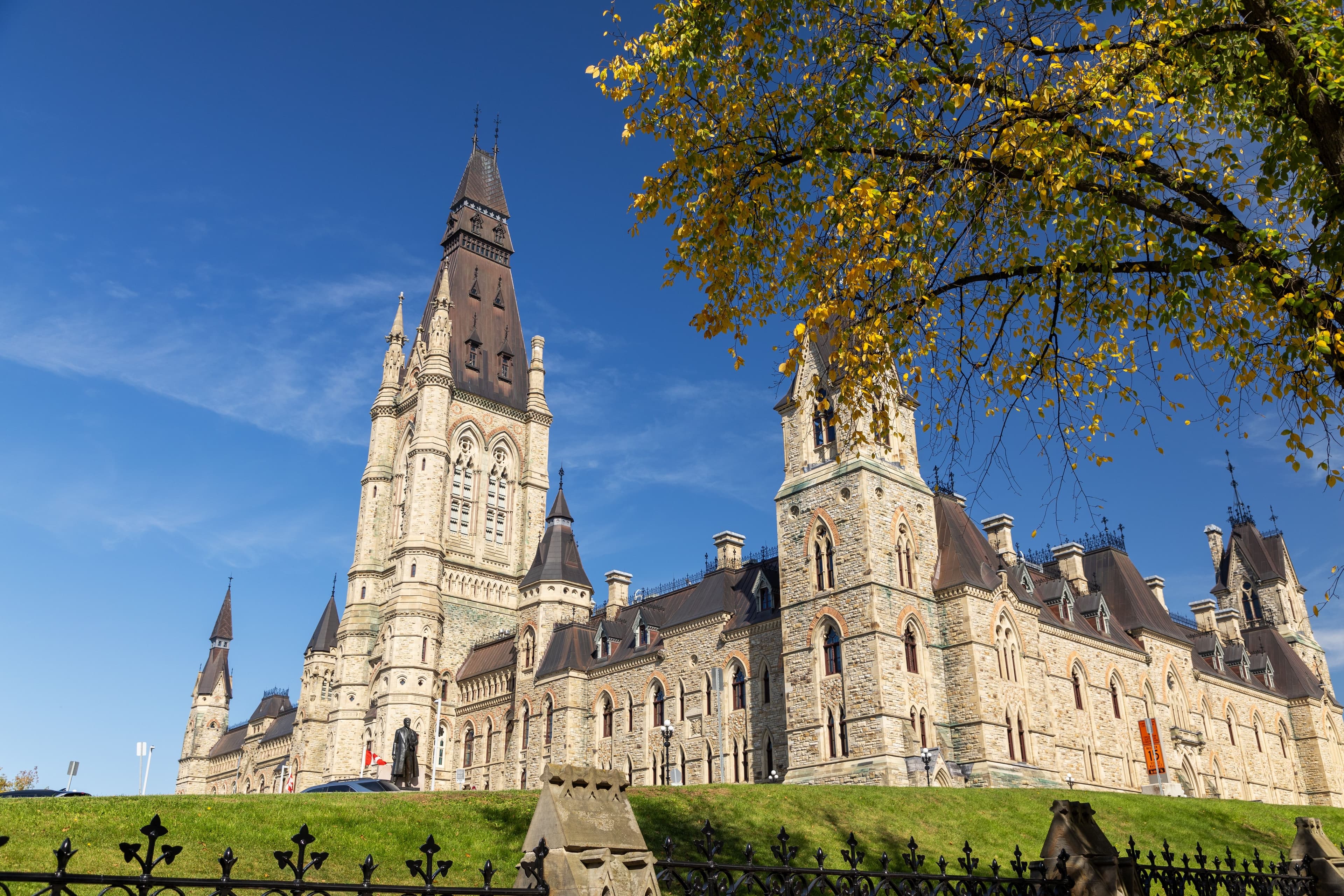 Why Travelers Book Ottawa Rentals Through Stay